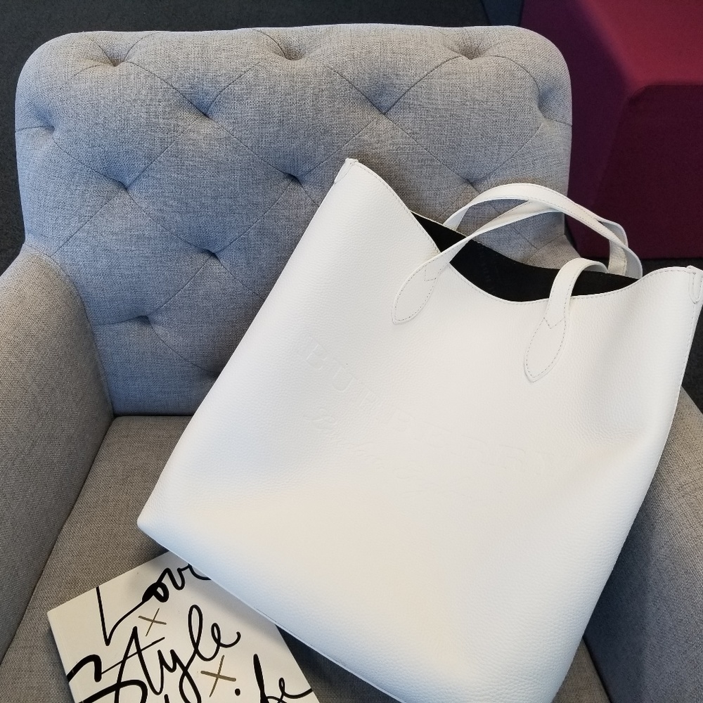 Burberry Remington Embossed Tote Chalk White - Picture 3 of 7